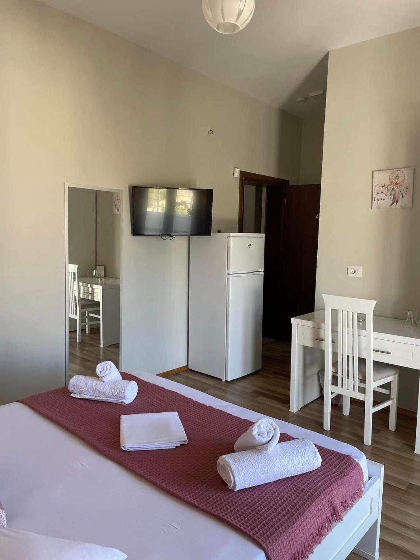 Dream Hotel Εξαμίλιο Εξωτερικό φωτογραφία